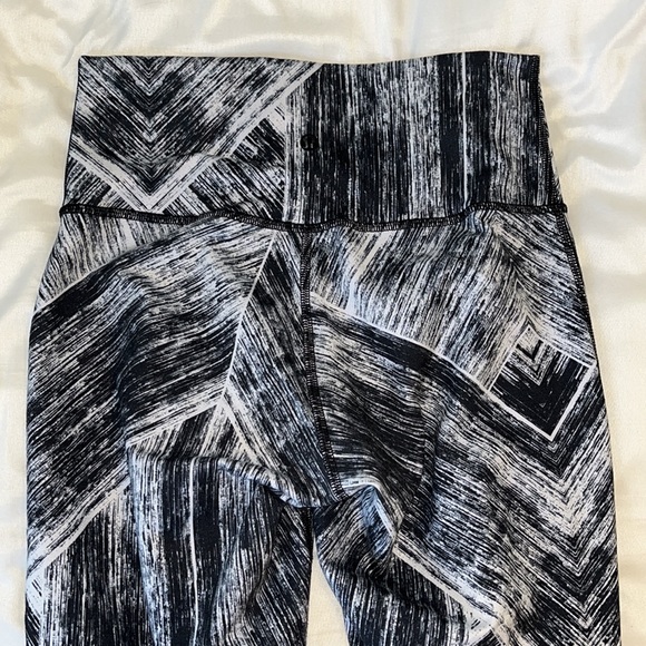 LULULEMON: high times cropped leggings - Picture 3 of 6